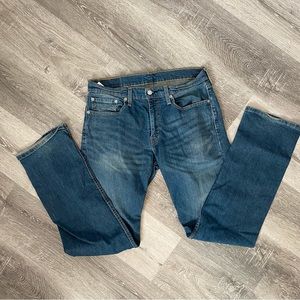 Levi Strauss & Co. 559